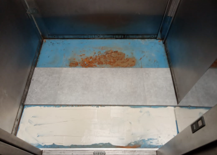 Замена напольного покрытия в лифте